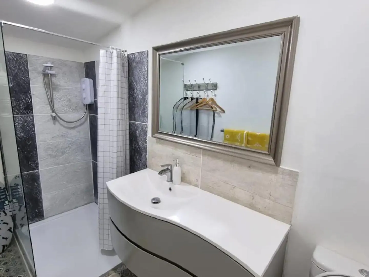 Apartment Modern Studio Cabin In Hove, Walk To The Sea & South Downs, Easy Access To Brighton
