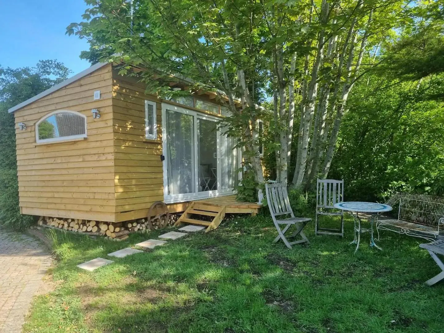 Modern Studio Cabin In Hove, Walk To The Sea & South Downs, Easy Access To Brighton